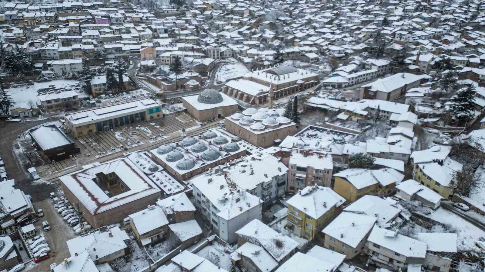 Tarihi Sulusokak beyaz örtüyle görsel şölen sundu
