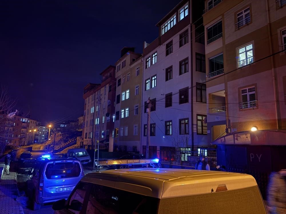 Tartıştığı erkek arkadaşını banyoda bıçaklayarak öldüren kadın tutuklandı
