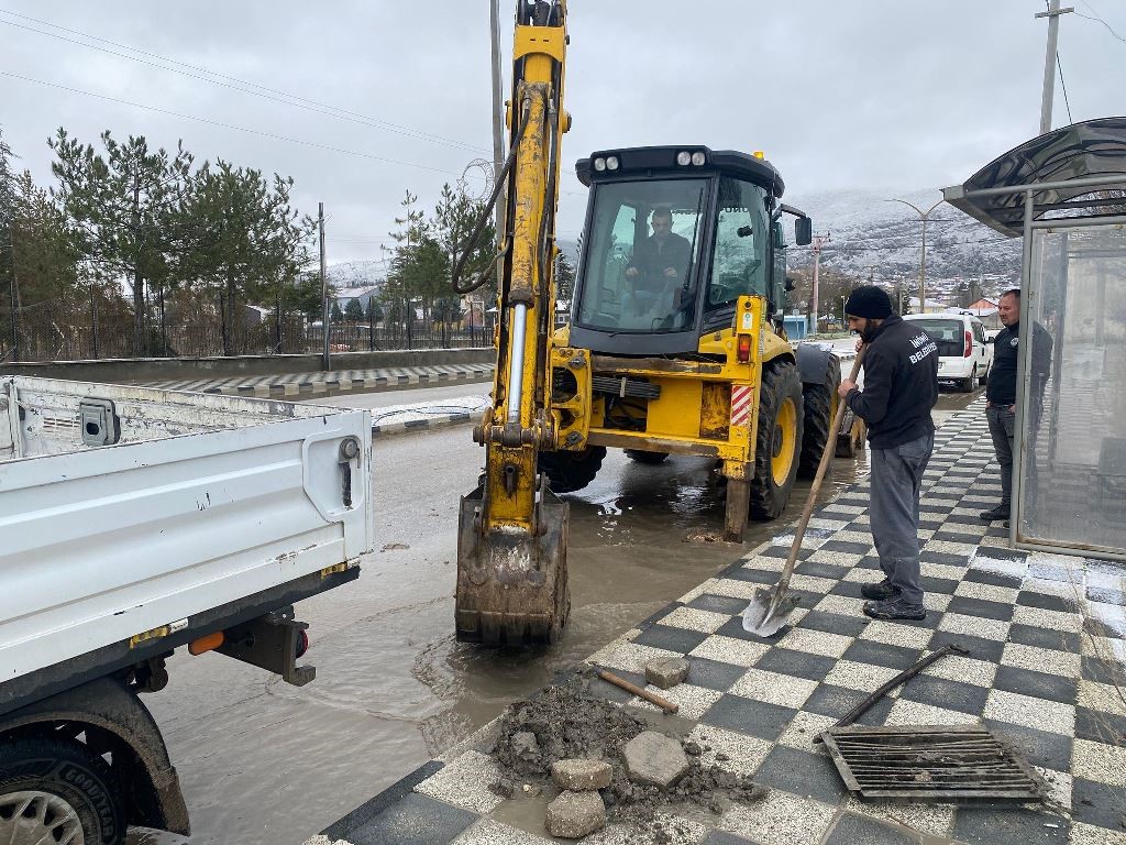 Tıkalı yağmur suyu giderleri açılıyor
