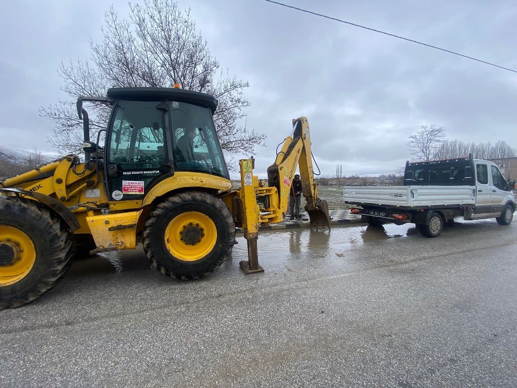 Tıkalı yağmur suyu giderleri açılıyor
