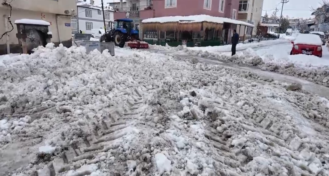 Tufanbeyli’de 40 santimetreyi bulan kar yağışı hayatı olumsuz etkiledi
