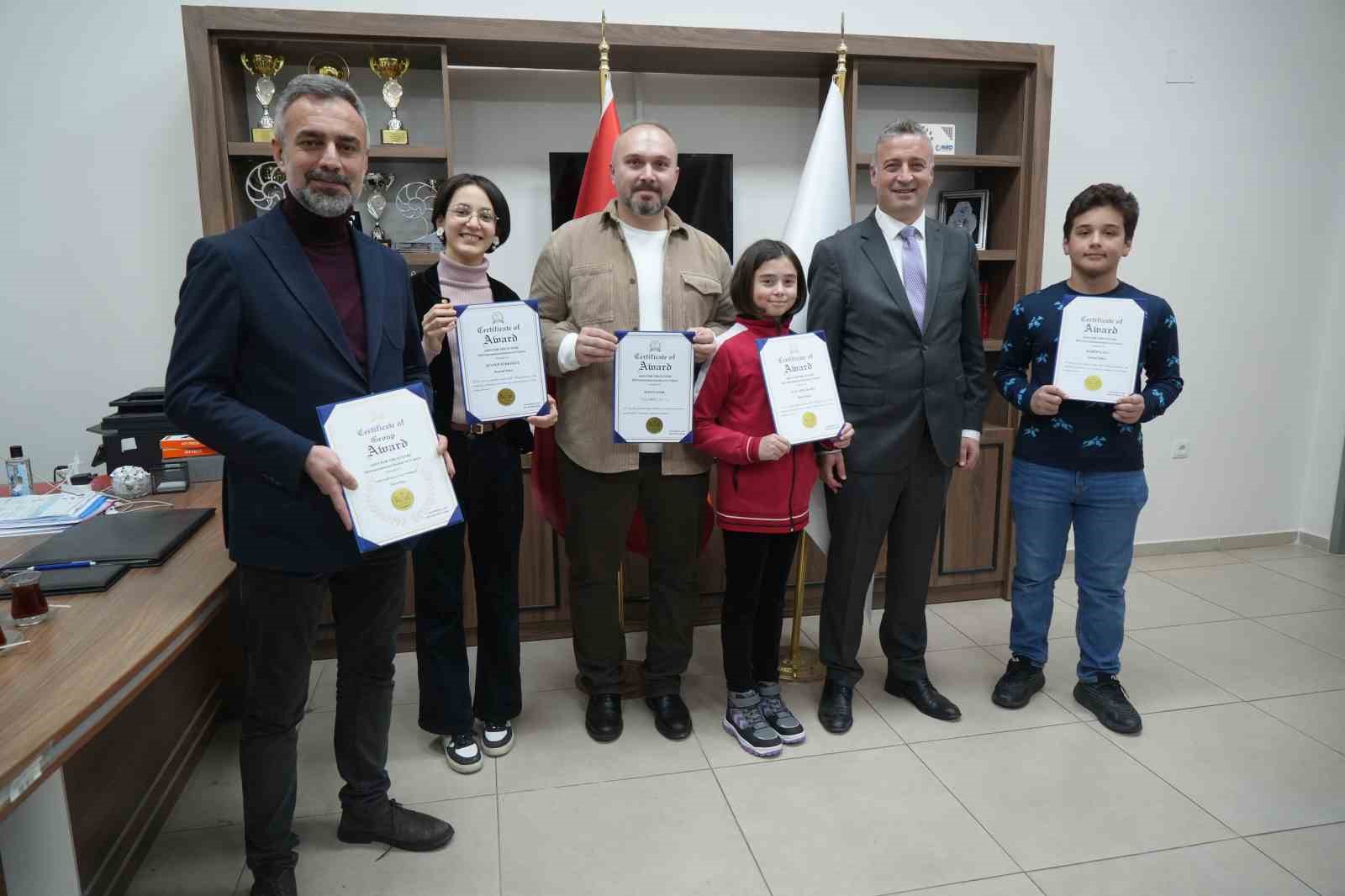 Türk öğrencilerden küresel sanat başarısı: Samsunlu öğrenciler ABD’de 5 dünya derecesi kazandı
