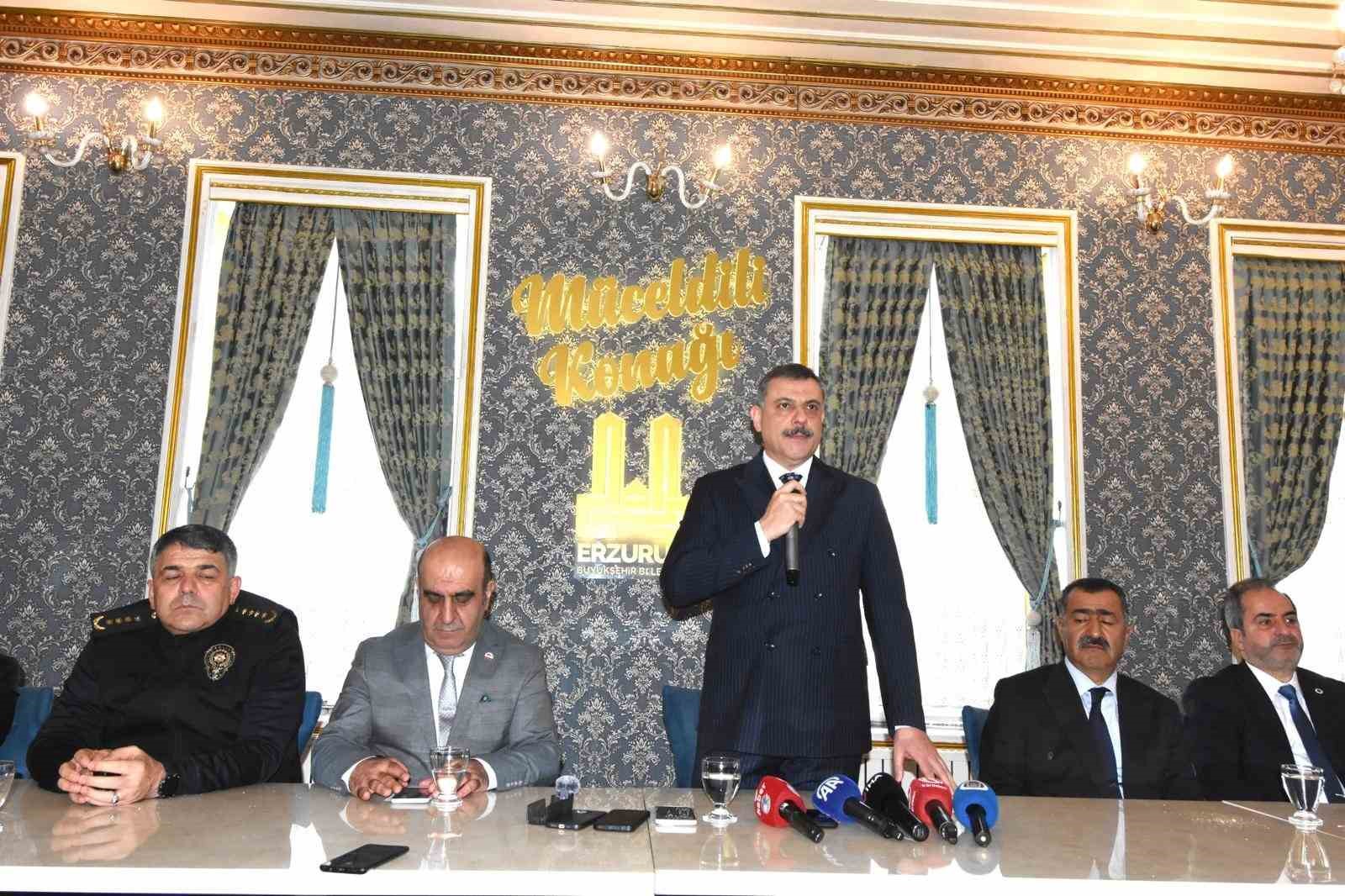 Vali Çiftçi; "Erzurum basını Anadolu’da çok güçlü bir yere sahip"
Vali Çiftçi; "Erzurum basını Anadolu’da çok güçlü bir yere sahip"