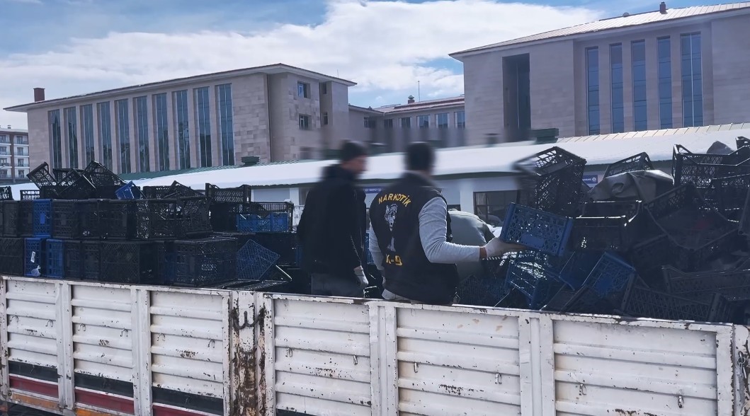 Van’da 39 kilo 340 gram skunk maddesi ele geçirildi
