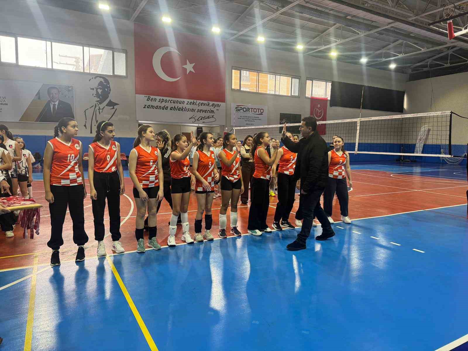 ’Voleybol Küçük Kız Müsabakaları’ tamamlandı
