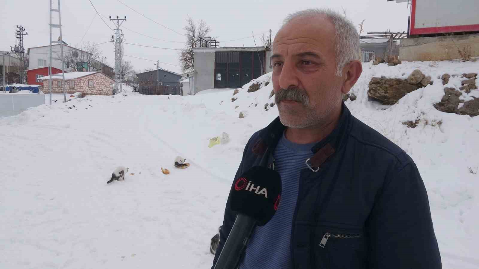 Yaklaşık 2 bin nüfuslu köyde kışın sadece bir aile yaşıyor
