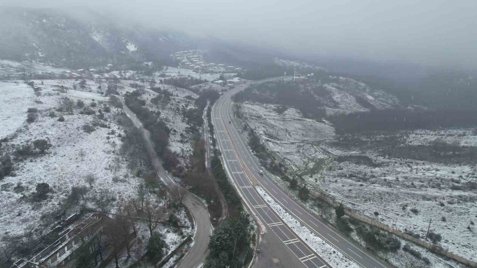 Yalova’da kar yağışı
Yalova’da kar yağışı