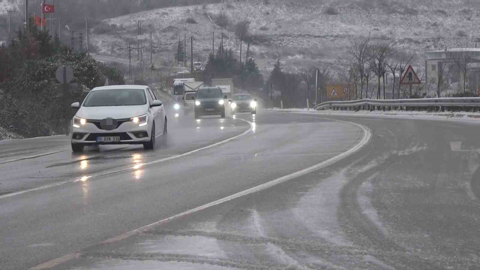 Yalova’da kar yağışı
Yalova’da kar yağışı