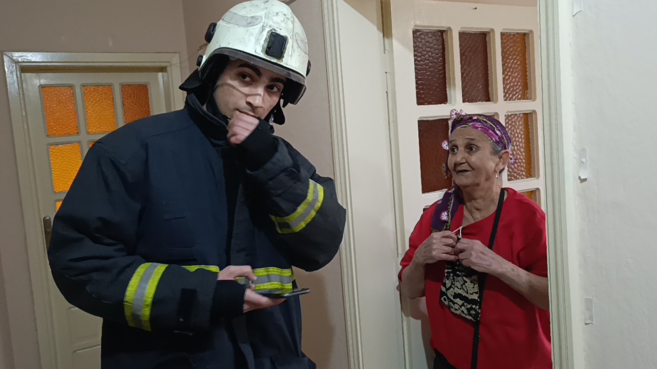 Yaşlı kadının ocakta unuttuğu makarna itfaiyeyi alarma geçirdi
