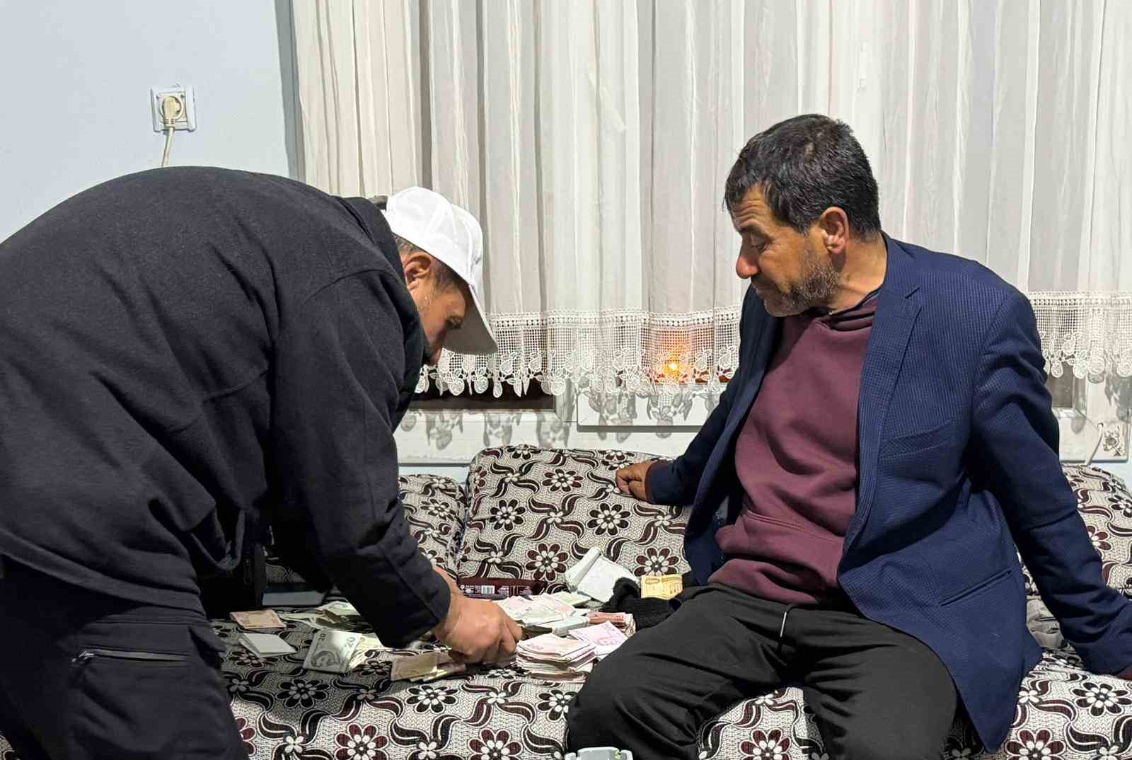 Yol kenarında başlayan hüzün, insanlıkla mutluluğa dönüştü
