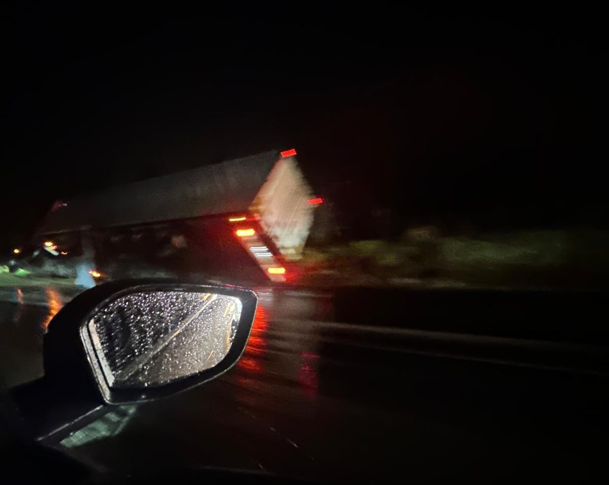 Yüksek gerelim hattı inşaata devrildi
Yüksek gerelim hattı inşaata devrildi