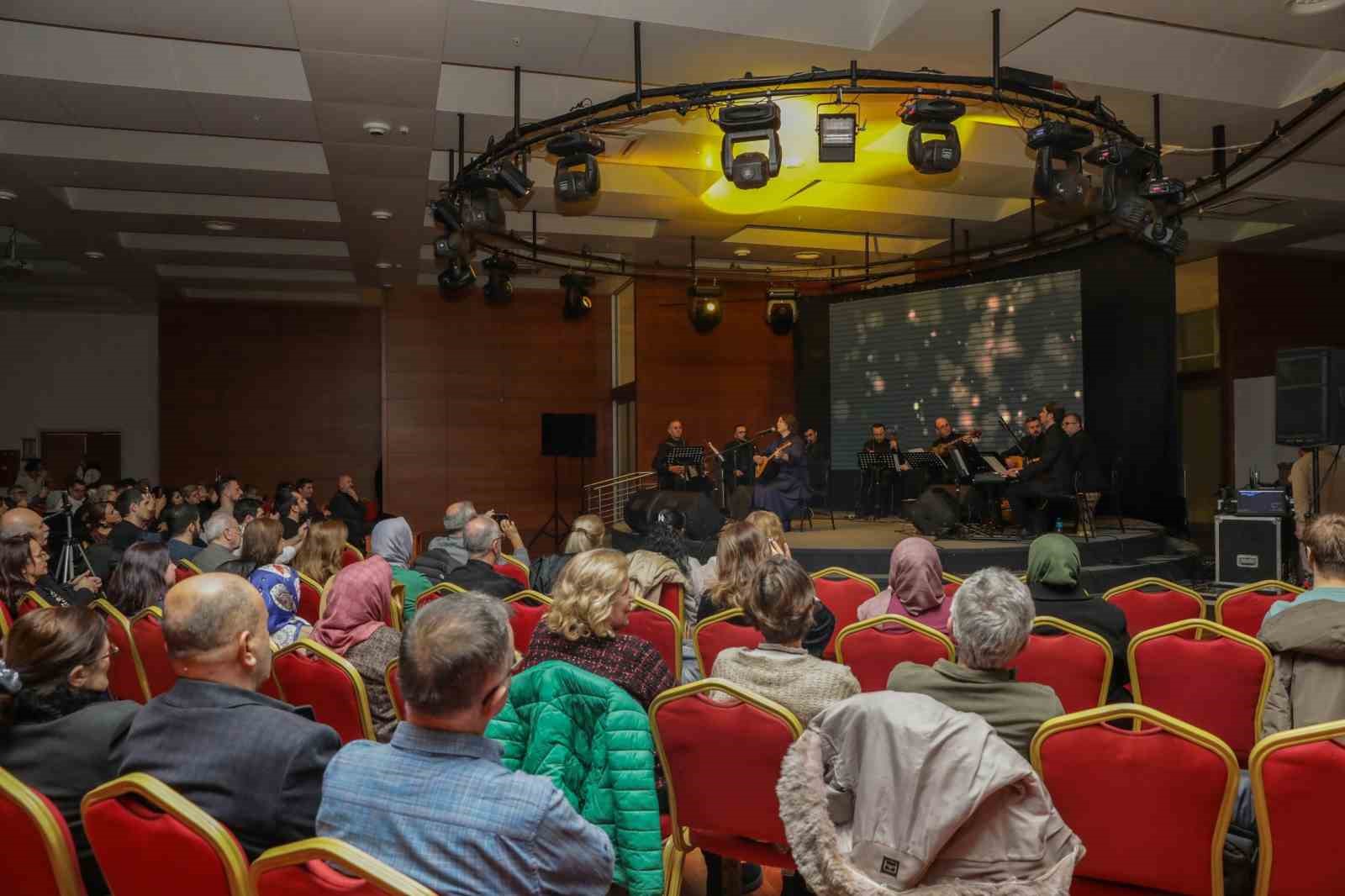 ‘Yüreğimizdeki Ezgiler’ gönüllere dokundu
