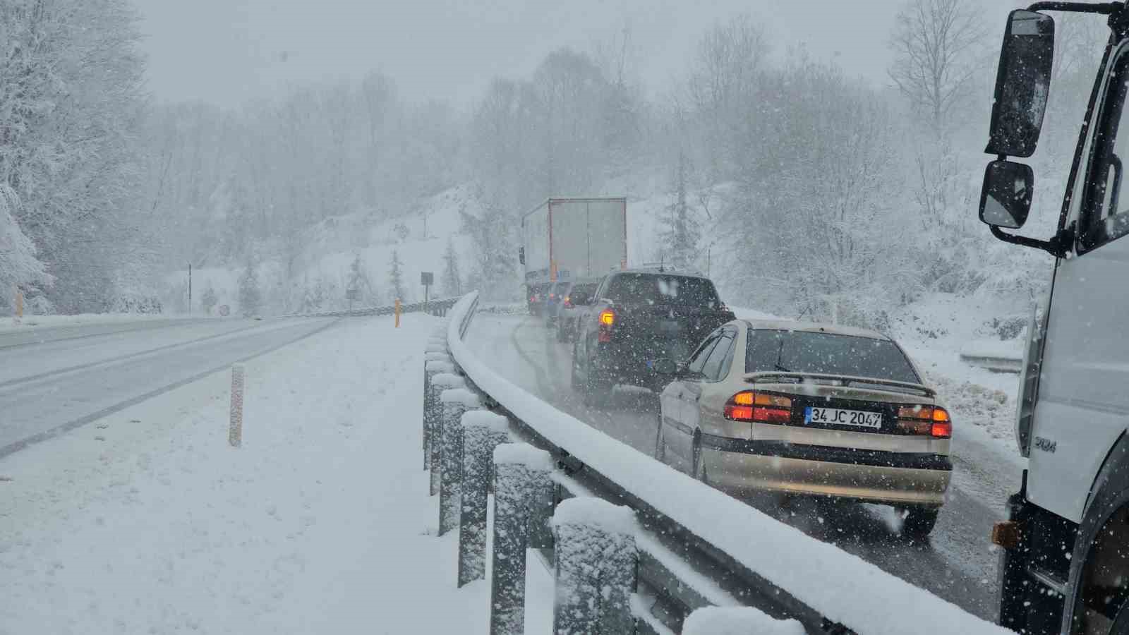 Zonguldak-Ereğli yolunda sürücülere kar engeli
