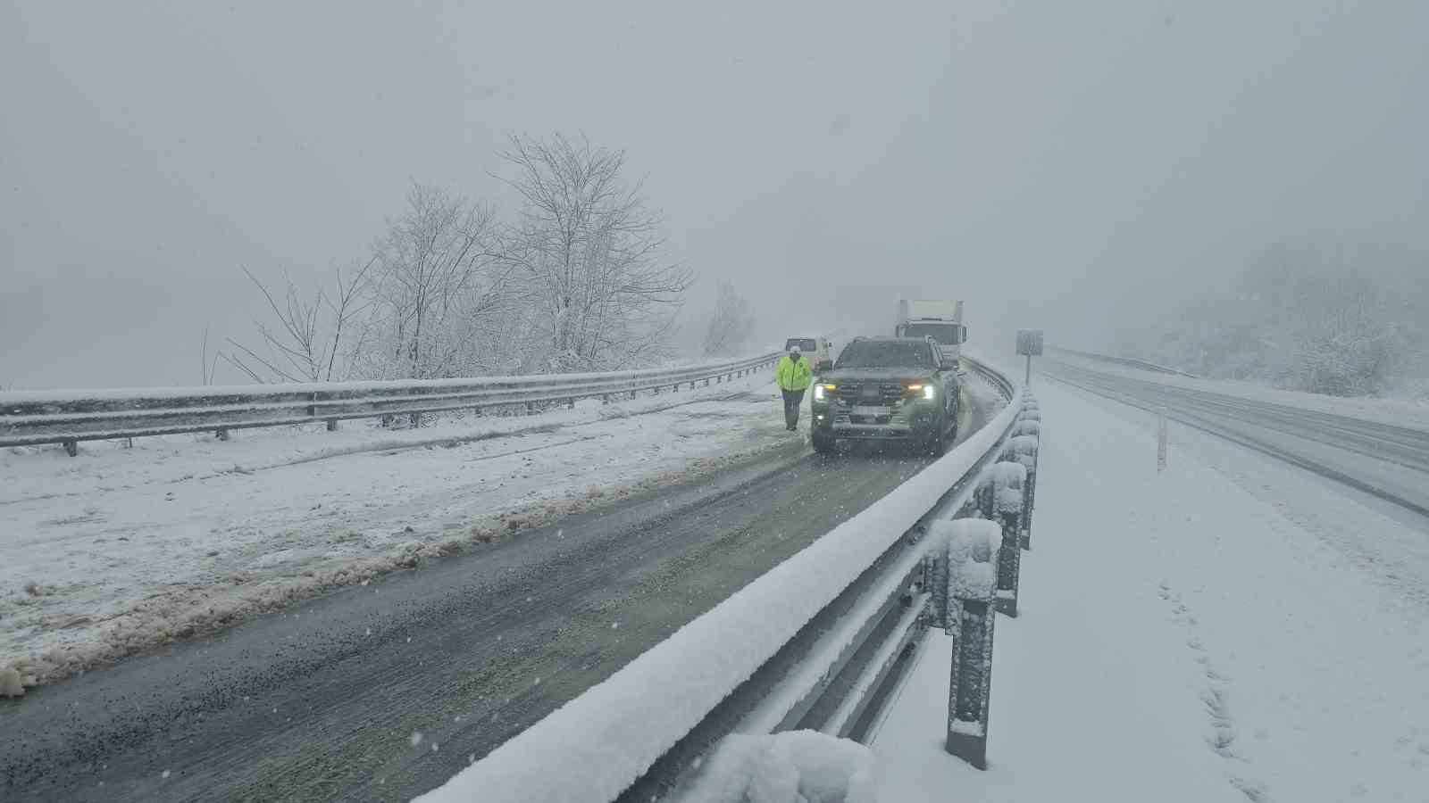 Zonguldak-Ereğli yolunda sürücülere kar engeli
