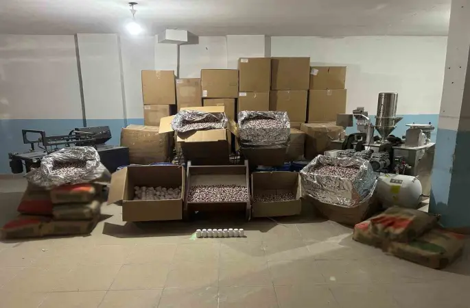 Avcılar’da uyuşturucu hap imalathanesine baskın: 6 gözaltı
