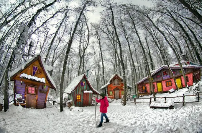 Avrupa’nın en büyük doğal yaşam parkı Ormanya beyaz örtüyle kaplandı