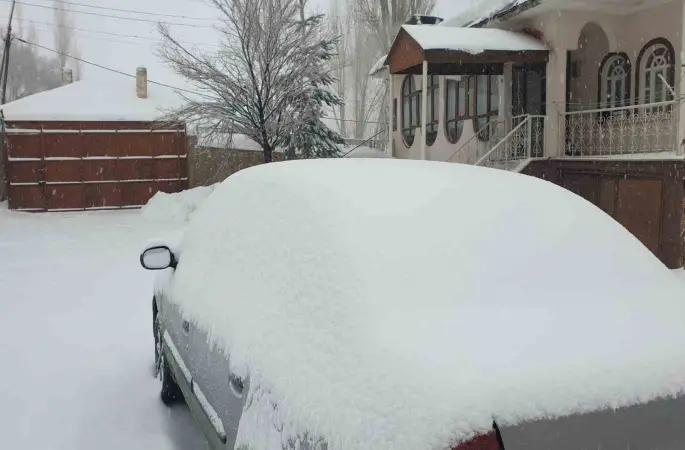 Başkale’de 19 yerleşim yerinin yolu ulaşıma kapandı
