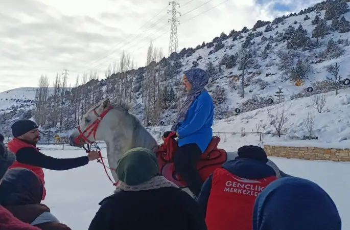 Bayburt’ta bağımlılıkla mücadele kapsamında binicilik etkinliği düzenledi