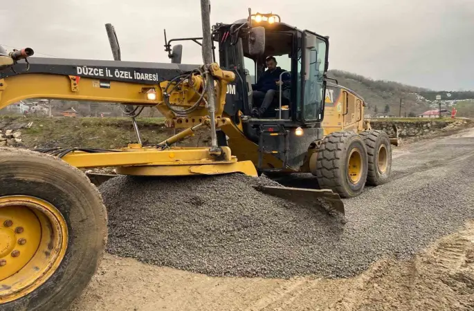 Çiftlik köyünde yol bakım çalışmaları tamamlandı