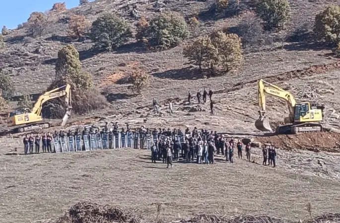 Çorum’da taş ocağı gerilimi: Köylüler jandarma eşliğinde başlatılan çalışmalara karşı direnişte