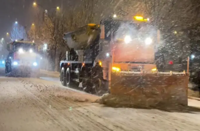 Elazığ Belediyesi, karla mücadele çalışmalarını sürdürüyor
