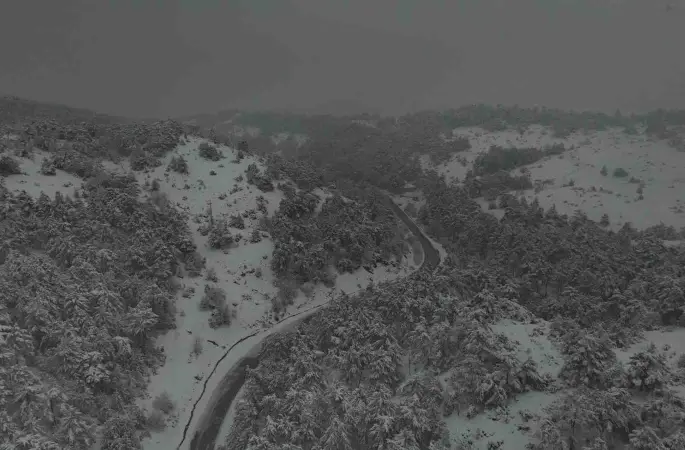 Eskişehir’in yüksek rakımlı dağlarının karla kaplı hali havadan görüntülendi