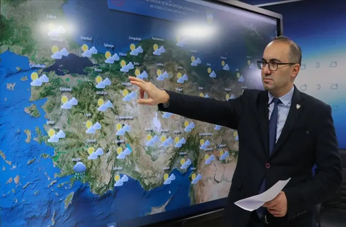 Hafta sonu yurdun batısı yağmurlu, diğer kesimleri az bulutlu geçecek
