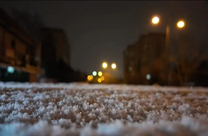 İstanbul’da gün boyu beklenen kar yağışı gece saatlerinde etkisini gösterdi
