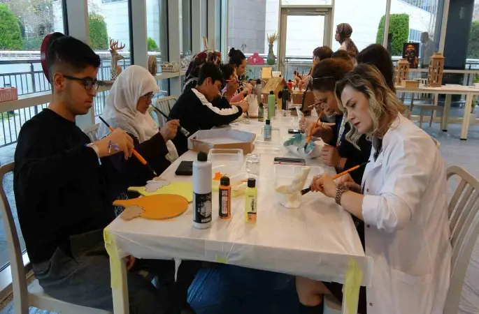 Mersin’de hastalar ve sağlık çalışanları sanatta buluştu