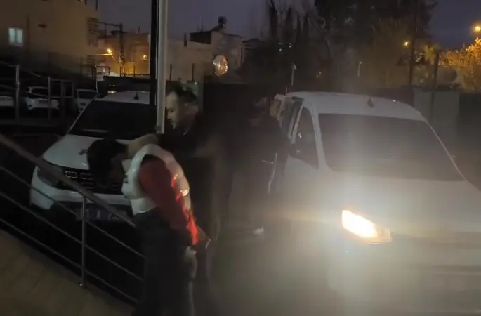 Parfüm hırsızları adli kontrol şartıyla serbest kaldı
