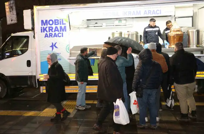 Soğuk havalarda sıcak dayanışma Küçükçekmece’de
