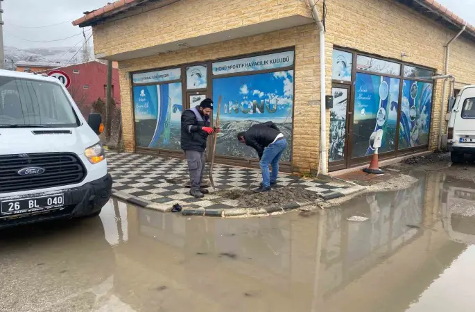 Tıkalı yağmur suyu giderleri açılıyor
