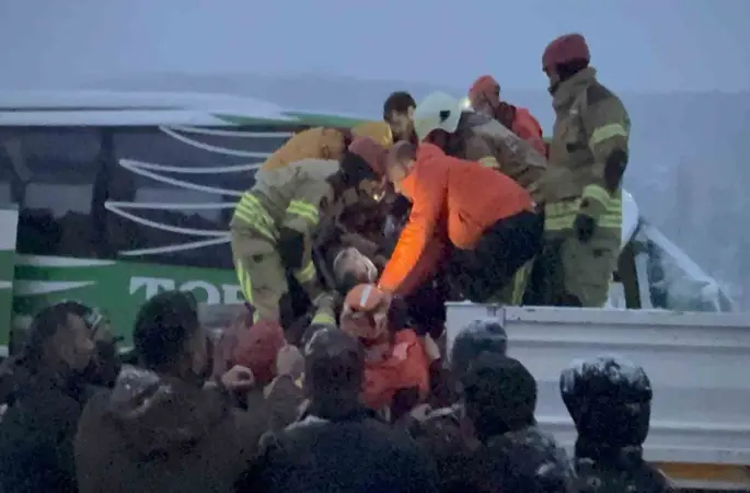 Tokat’ta otobüs ile tır kazasında 1 kişi hayatını kaybetti
