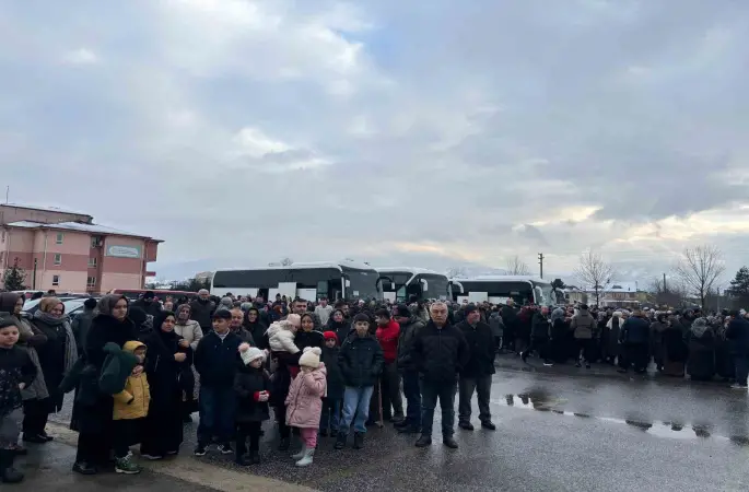 Umre kafilesi dualarla uğurlandı