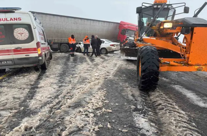 Viranşehir-Diyarbakır yolunda zincirleme kaza: 4 yaralı

